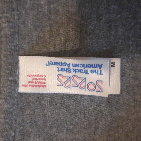 Super soft cotton/polyester blend gray short sleeve tee, size medium. - Picture 3 of 4